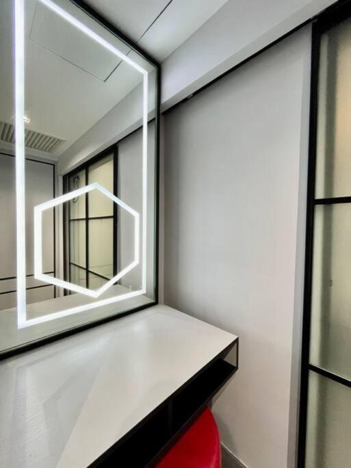 Apartament #211 M101 Dang Wangi Klcc View Pool By Livin Kuala Lumpur Zewnętrze zdjęcie
